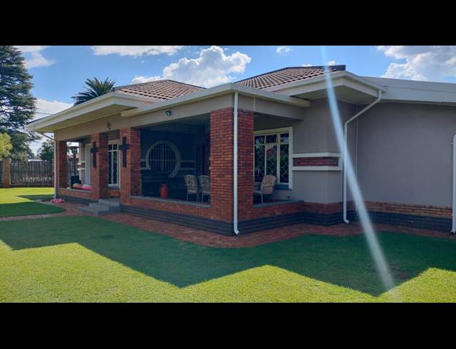 3 BEDROOM FREEHOLD FOR SALE IN DALVIEW